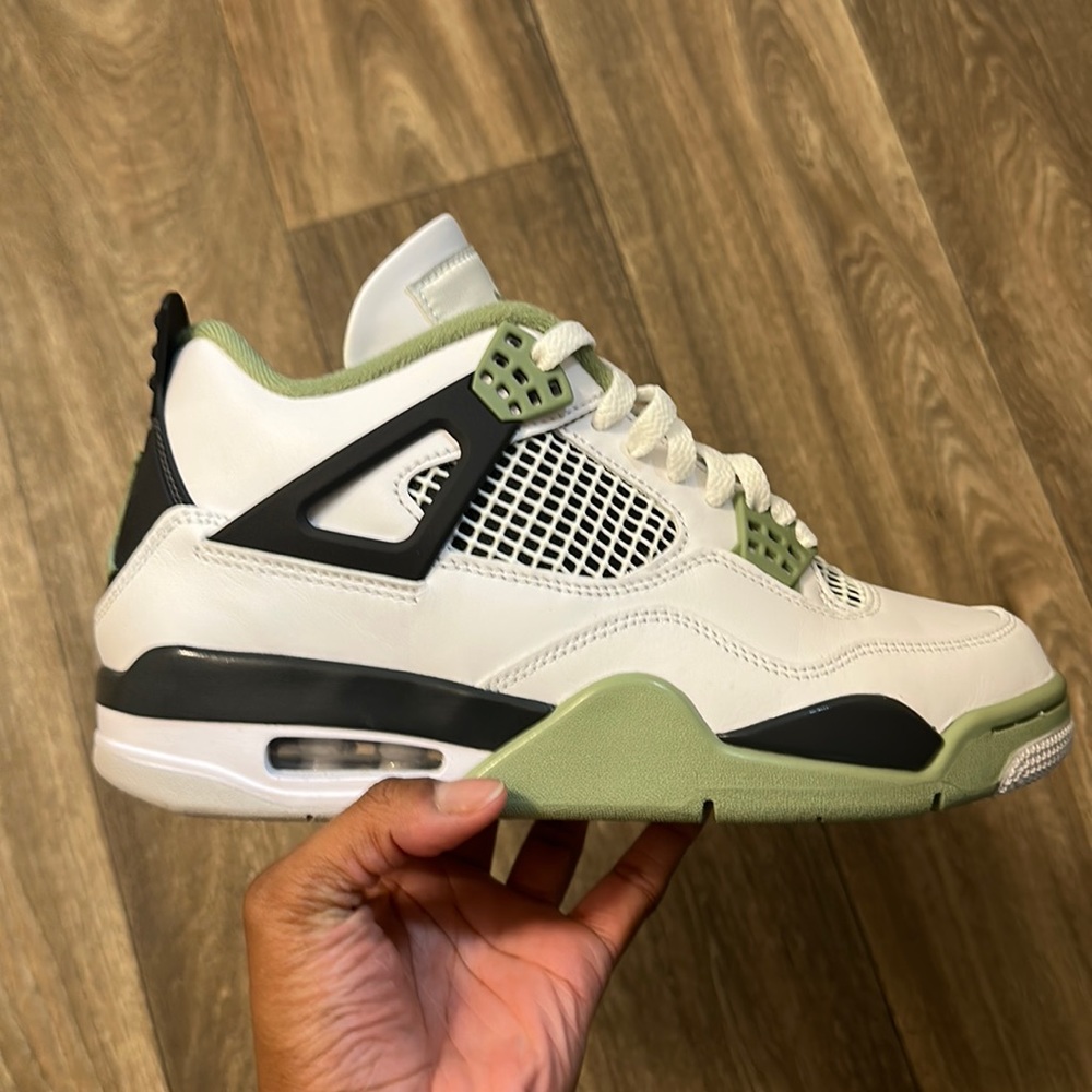 Women’s Jordan 4 Seafoam